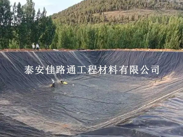 藕池養(yǎng)殖防滲膜性能提升全攻略:從選材到養(yǎng)護的實用指南 藕池養(yǎng)殖防滲膜性能提升全攻略:從選材到養(yǎng)護的實用指南
